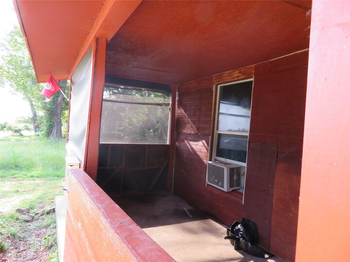 Property Photo: 817 W Moses Street OK 74023