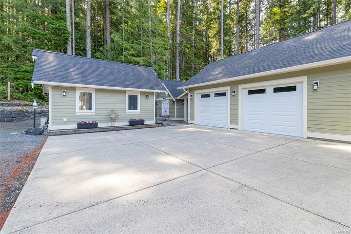 Property Photo:  817 Swettenham Pl  BC V9G 1A2 