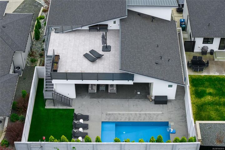 Property Photo:  156 Golden Oaks Cres  BC V9T 0K8 