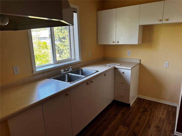 Property Photo: 1050 Braidwood Rd #412 BC V9N 3R9