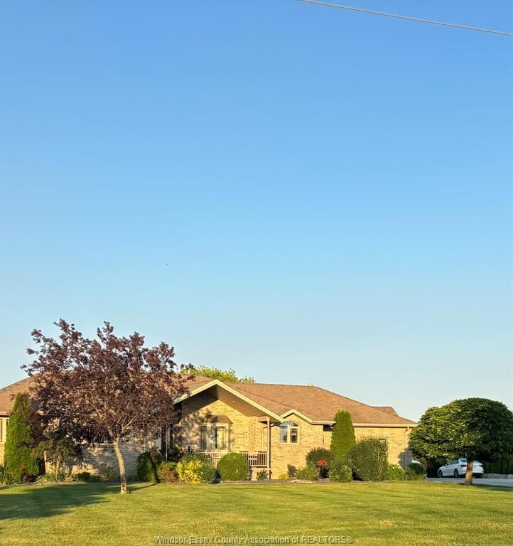 Property Photo: 440 Mersea Rd 21 ON N0P 2P0