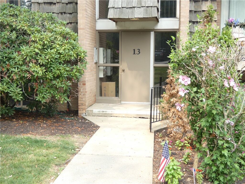 Property Photo: 1335 Forest Green Dr PA 15108