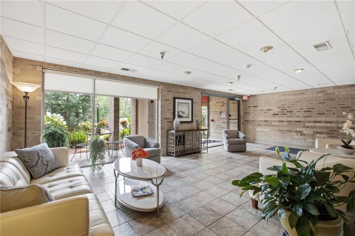 Property Photo:  1400 Smokey Wood Dr 406  PA 15218 