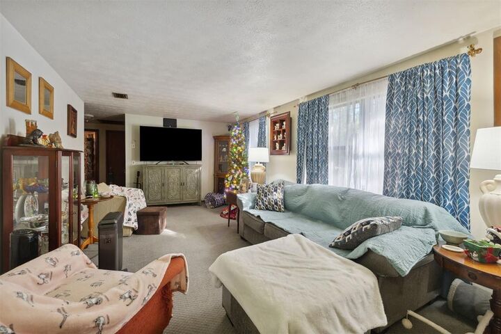 Property Photo: 11653 Houle Road FL 32218
