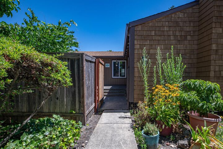 Property Photo:  850 E Cotati Avenue 3  CA 94931 