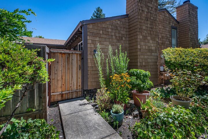 Property Photo: 850 E Cotati Avenue 3 CA 94931