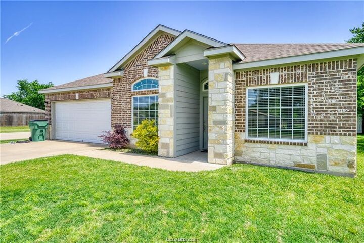Property Photo: 1104 Jennifer Street TX 77864