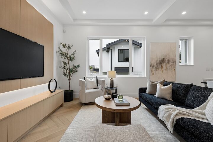 Property Photo: 3637 E 46th Avenue 2 BC V5S 1B7