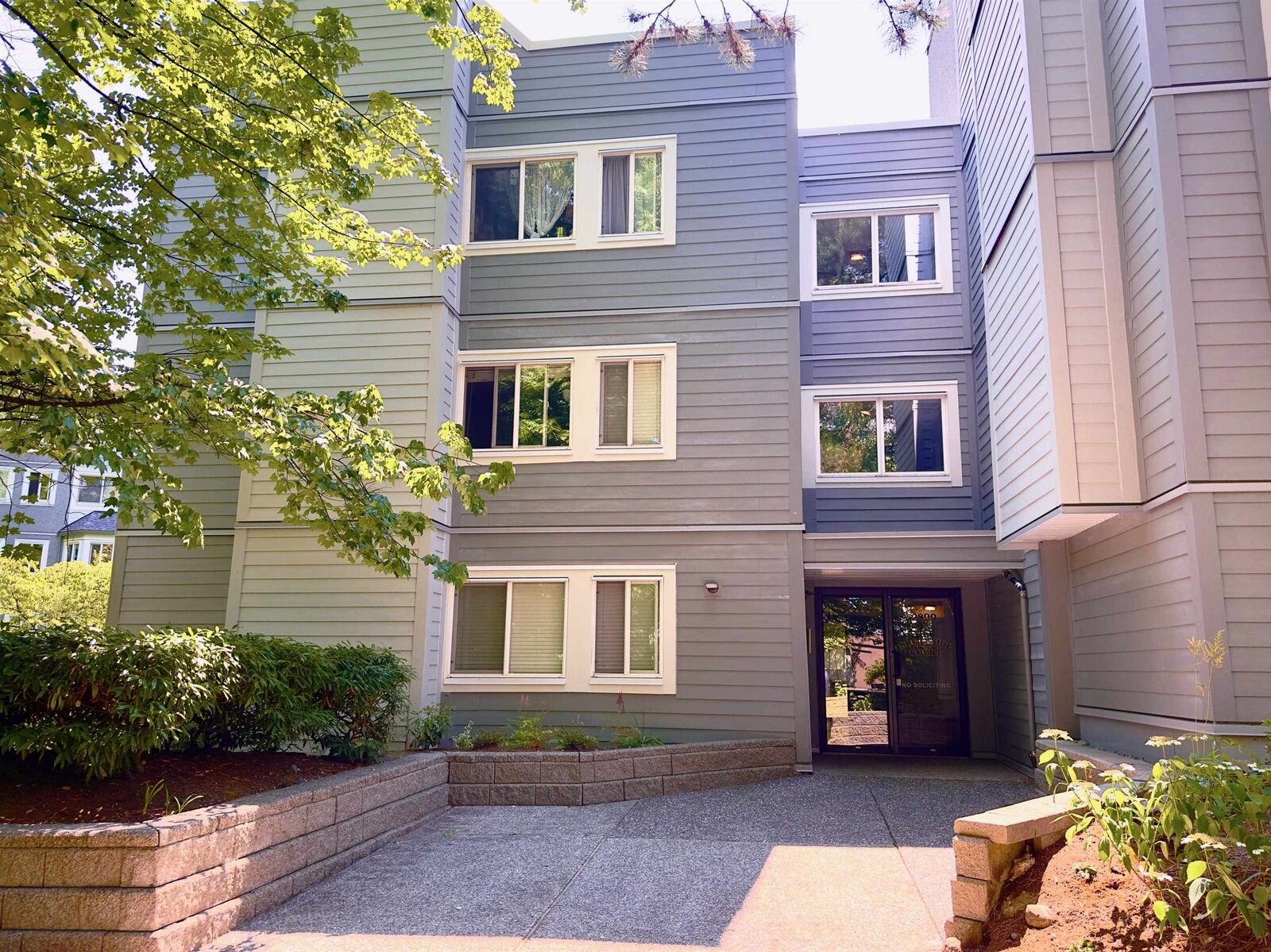 Property Photo: 9890 Manchester Drive 303 BC V3N 4R4