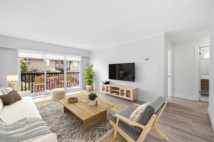 211 W 3rd Street 112 — photo 1