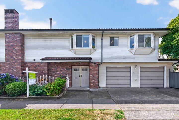 Property Photo: 196 E 58th Avenue BC V5X 1V6