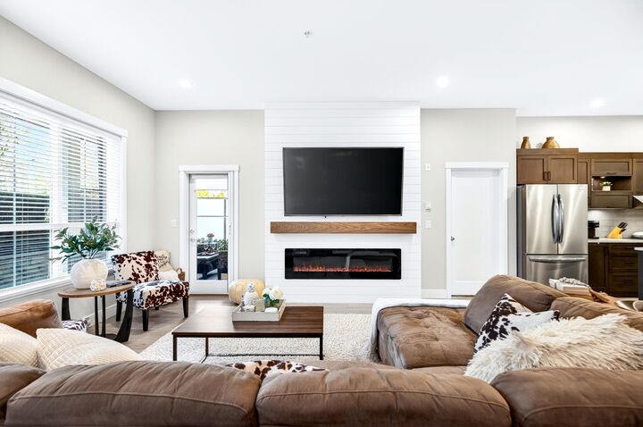Property Photo: 12367 224 Street 103 BC V2X 6B9