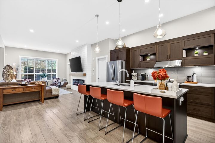 Property Photo: 12367 224 Street 103 BC V2X 6B9