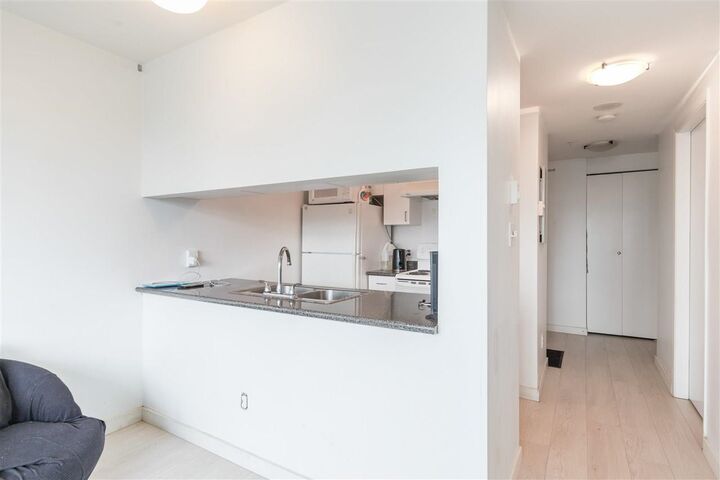 Property Photo: 438 Seymour Street 2501 BC V6B 6H4