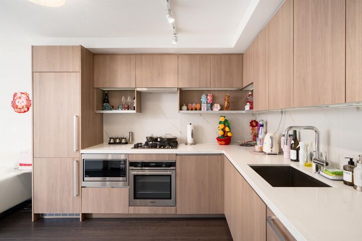 Property Photo: 8833 Hazelbridge Way 1602 BC V6X 0N3
