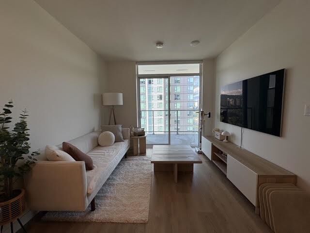 Property Photo: 302 Alderson Avenue 2006 BC V3K 0J2