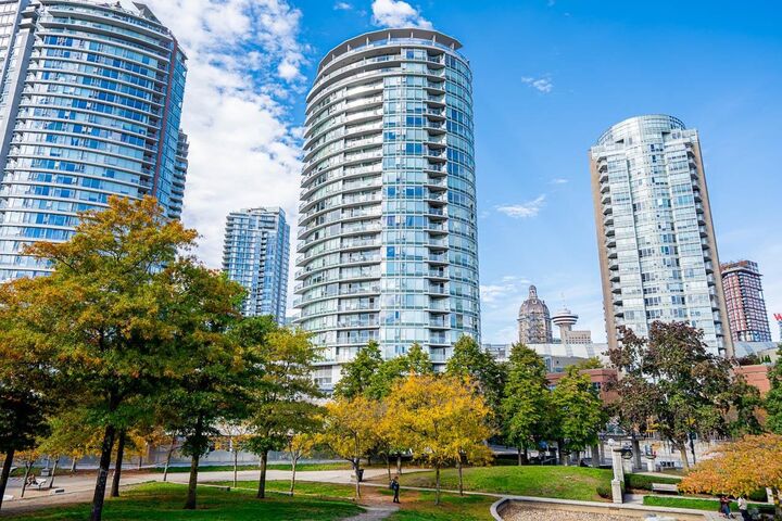 Property Photo: 58 Keefer Place 806 BC V6B 0B8