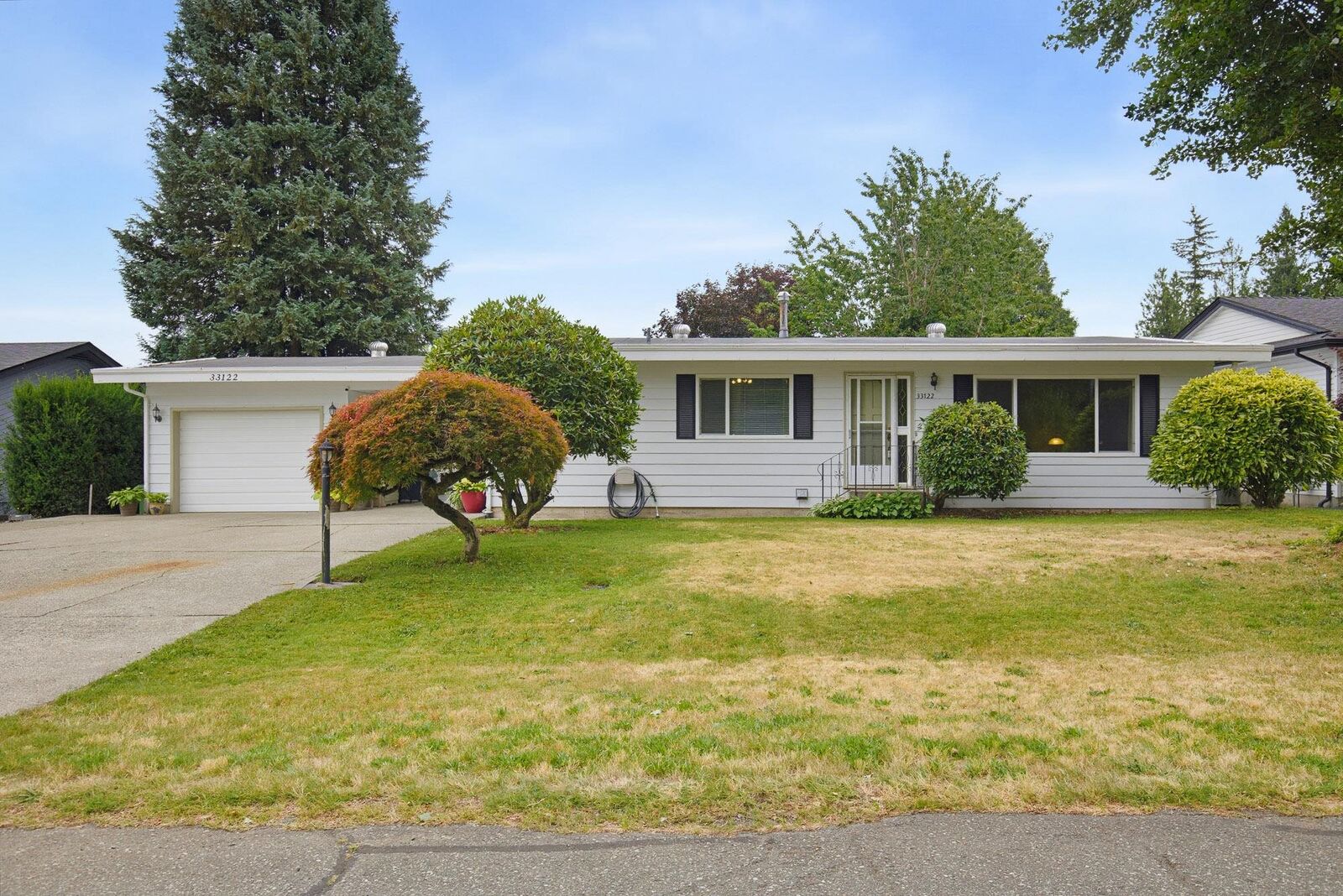 Property Photo: 33122 Edgewood Avenue BC V2S 8B4