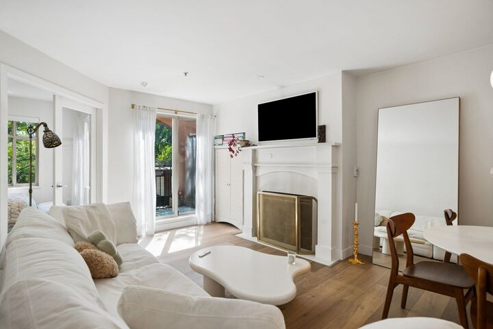 Property Photo: 3036 W 4th Avenue 15 BC V6K 1R4