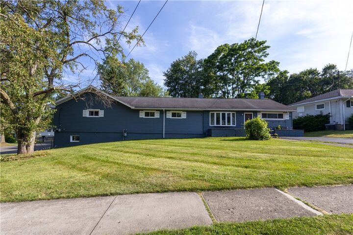 Property Photo:  489 W North Street  NY 14456 