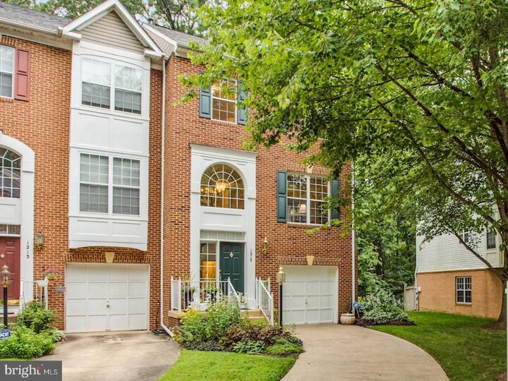 Property Photo: 1215 Wild Hawthorn Way VA 20194
