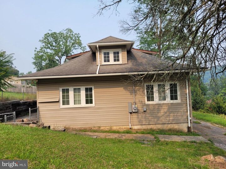 Property Photo: 885 Braddock Road MD 21502