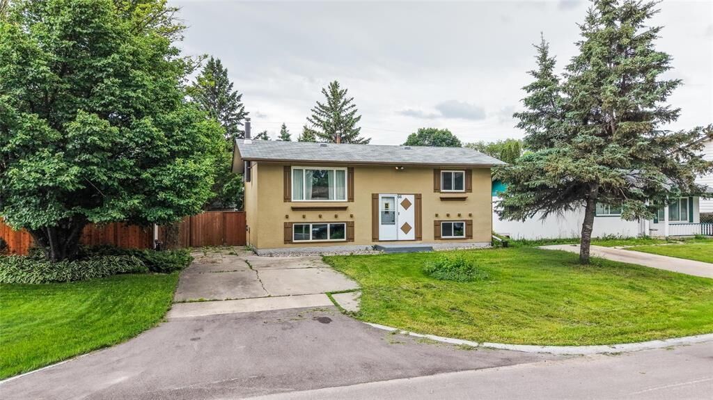 Property Photo: 66 Glenthorne Crescent MB R2M 2R4
