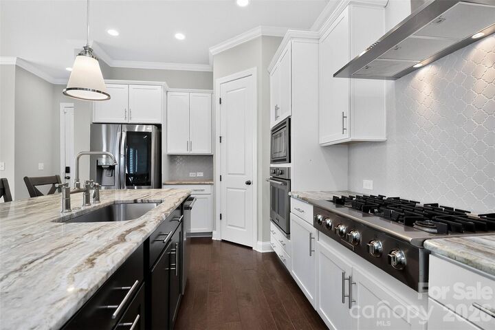 Property Photo: 8910 Matthews Farm Lane NC 28277