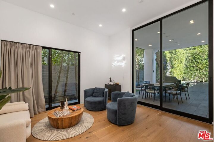 Property Photo: 462 N Croft Ave CA 90048
