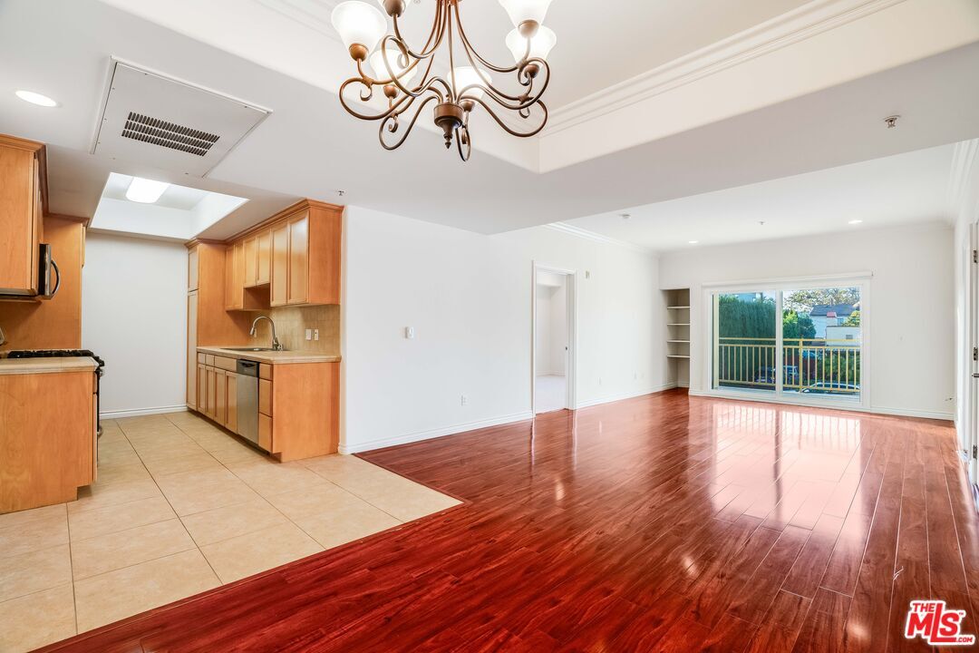 Property Photo:  3328 Oakhurst Ave, Unit 110  CA 90034 