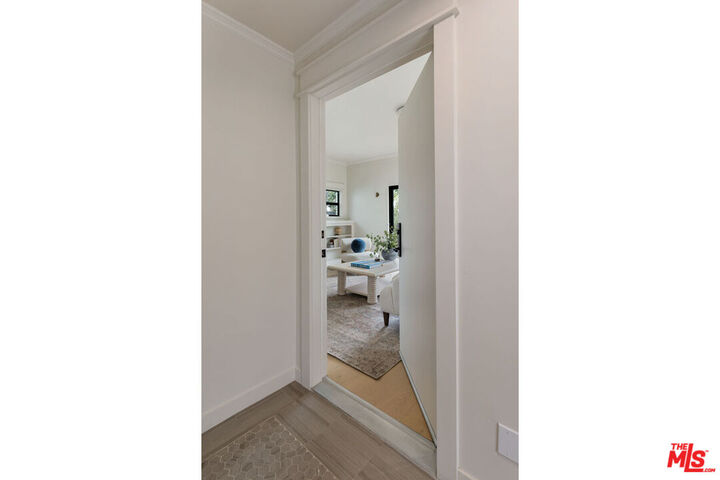 Property Photo: 1406 S Wilton Pl CA 90019