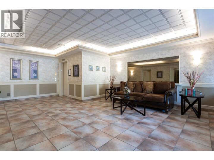 Property Photo:  945 Lawrence Avenue 107  BC V1Y 6M3 