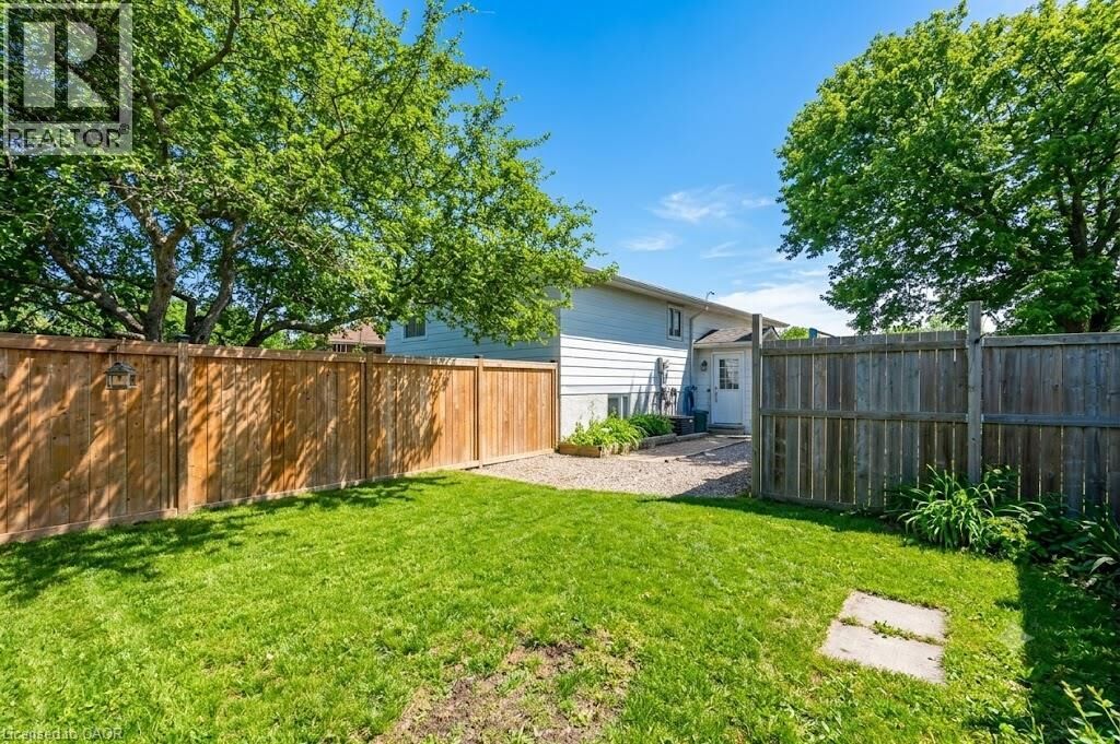 Property Photo: 55 Edwina Court 2 ON L8V 4M2