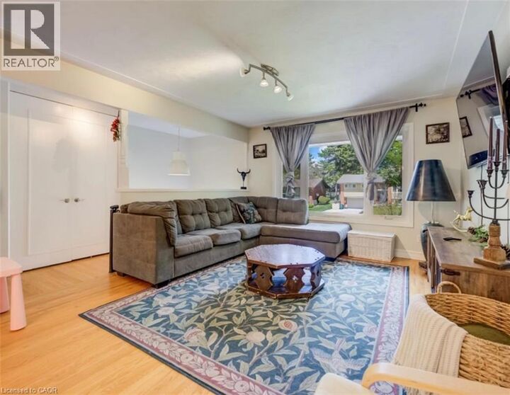Property Photo: 209 Willowdale Avenue Upper ON N2J 3M2