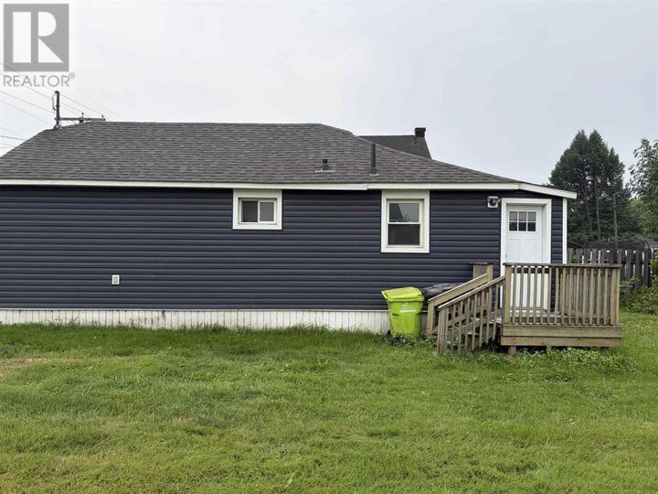 Photo de la propriété:  169 Goetz St  ON P6C 4W1 