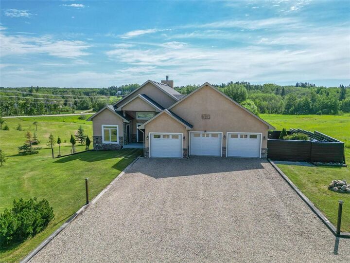Property Photo: 207 Burnett Road North MB R0J 1N0