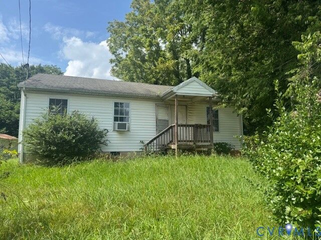 Property Photo: 212 W 5th Street 1 VA 23924