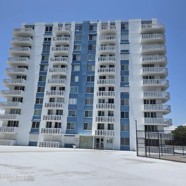 Property Photo:  935 N Halifax Avenue 308  FL 32118 