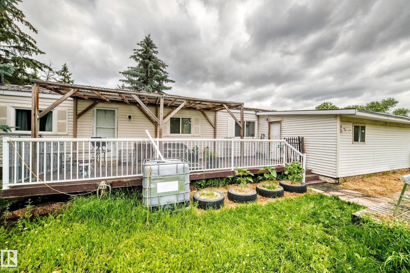 Property Photo: 23328 Hwy 37 AB T8L 5A5