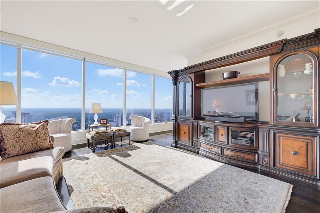 Property Photo: 3630 Peachtree Road NE 2606 GA 30326