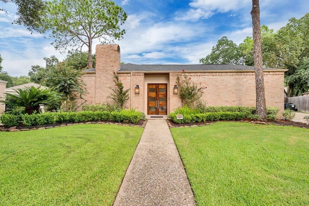 Property Photo: 11914 Ashmead Drive TX 77077
