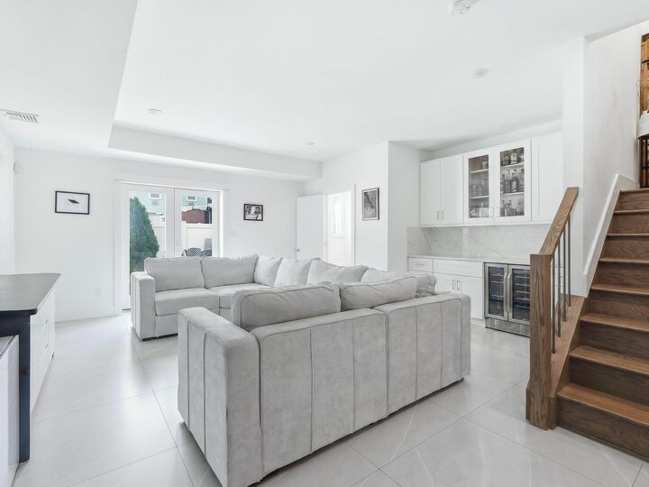 Property Photo:  290 Griffith St 1  NJ 07307 