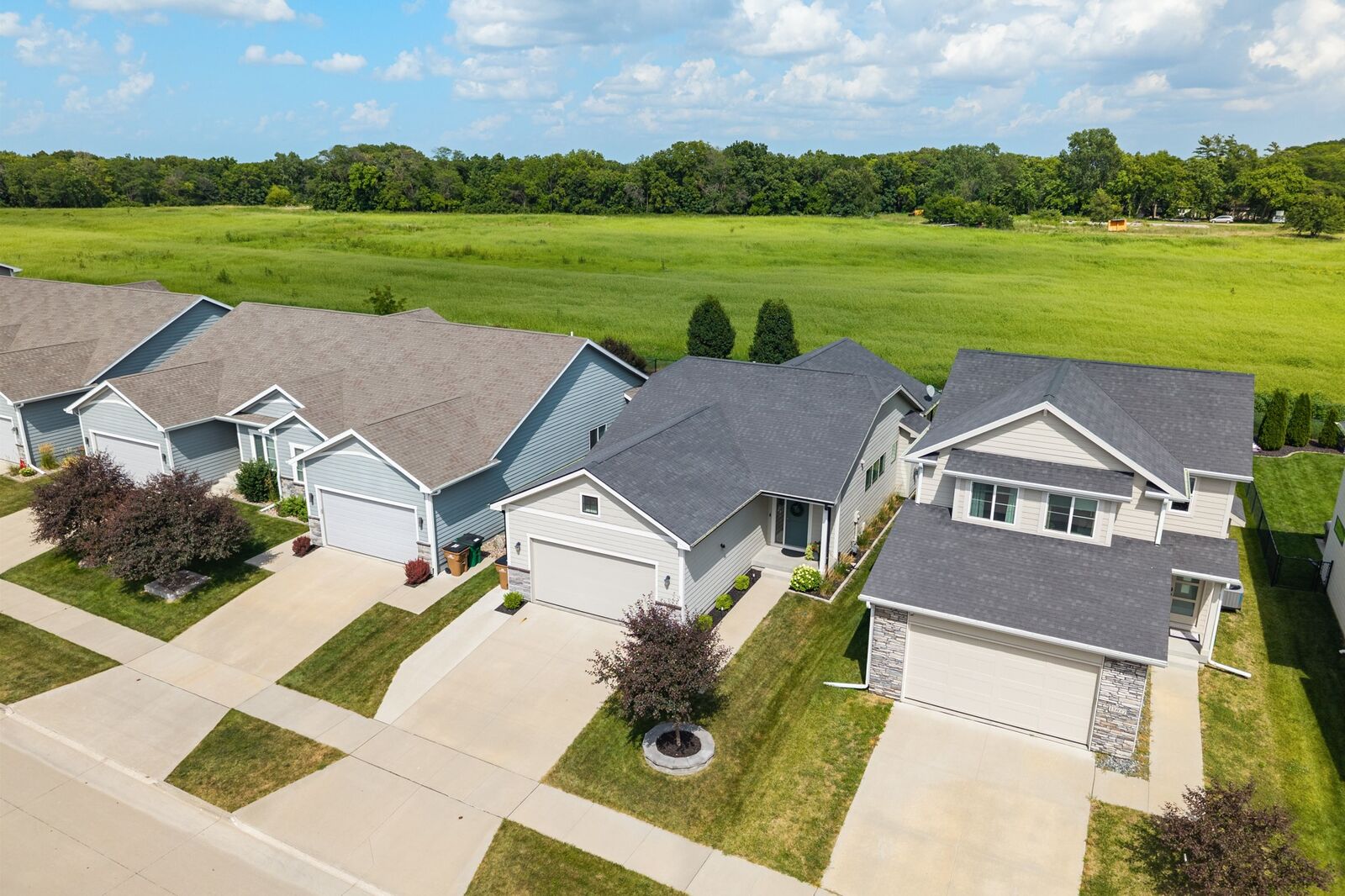 Property Photo:  1909 NE Heritage Drive  IA 50111 