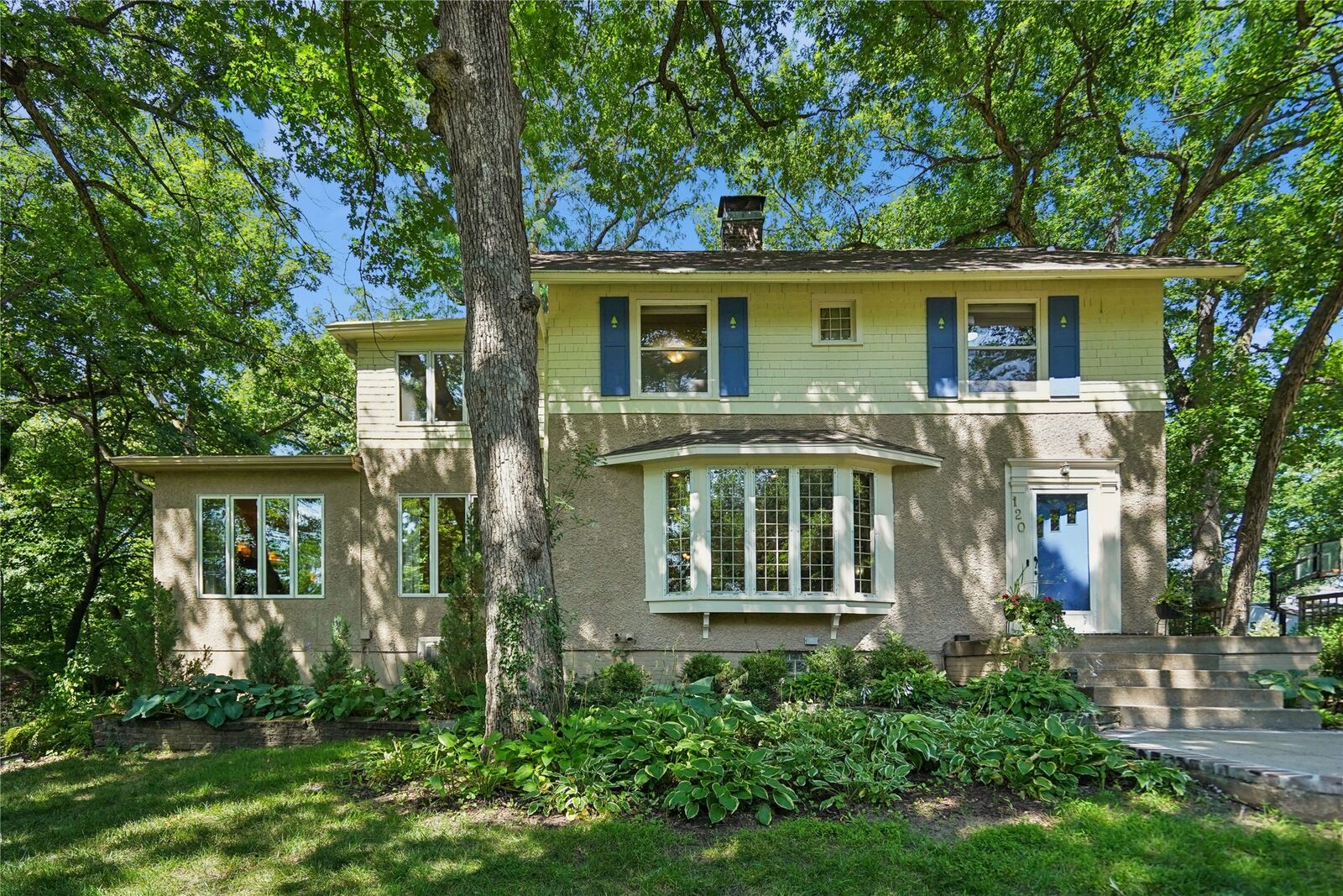 Property Photo:  120 Glenview Drive  IA 50312 