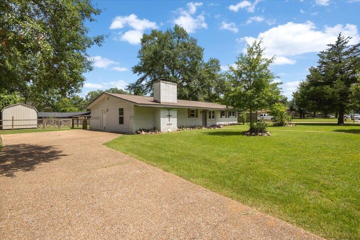 Property Photo: 300 N Pinewood TX 75633
