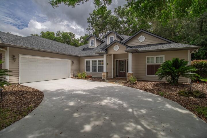 Property Photo: 8331 SW 75th Road FL 32608