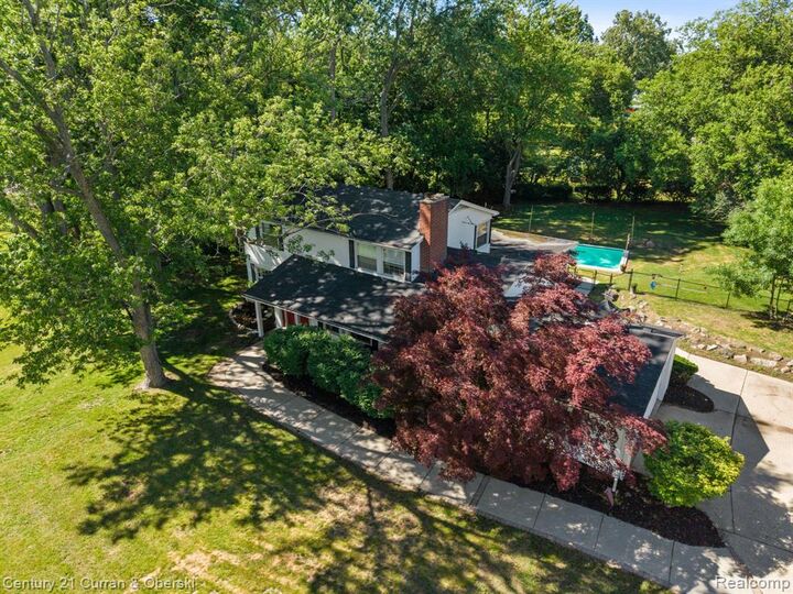 Property Photo:  37480 Rhonswood Drive  MI 48167 9749 