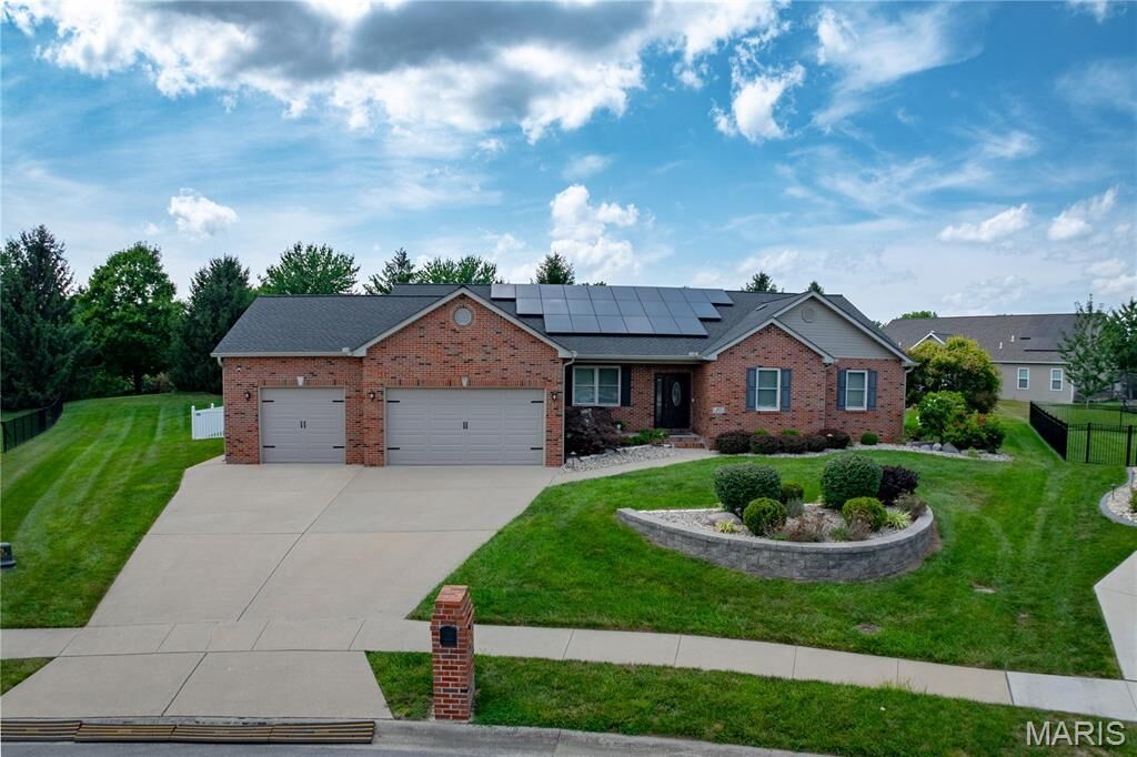 Property Photo: 417 Marbleton Circle IL 62269