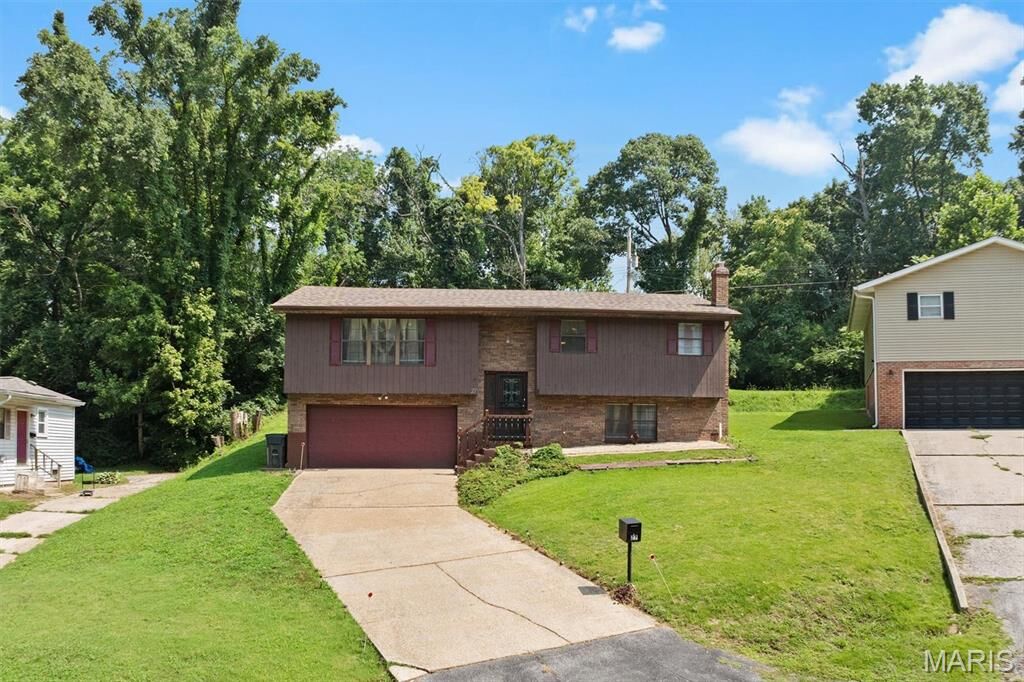 Property Photo: 27 Oakleigh Drive IL 62223