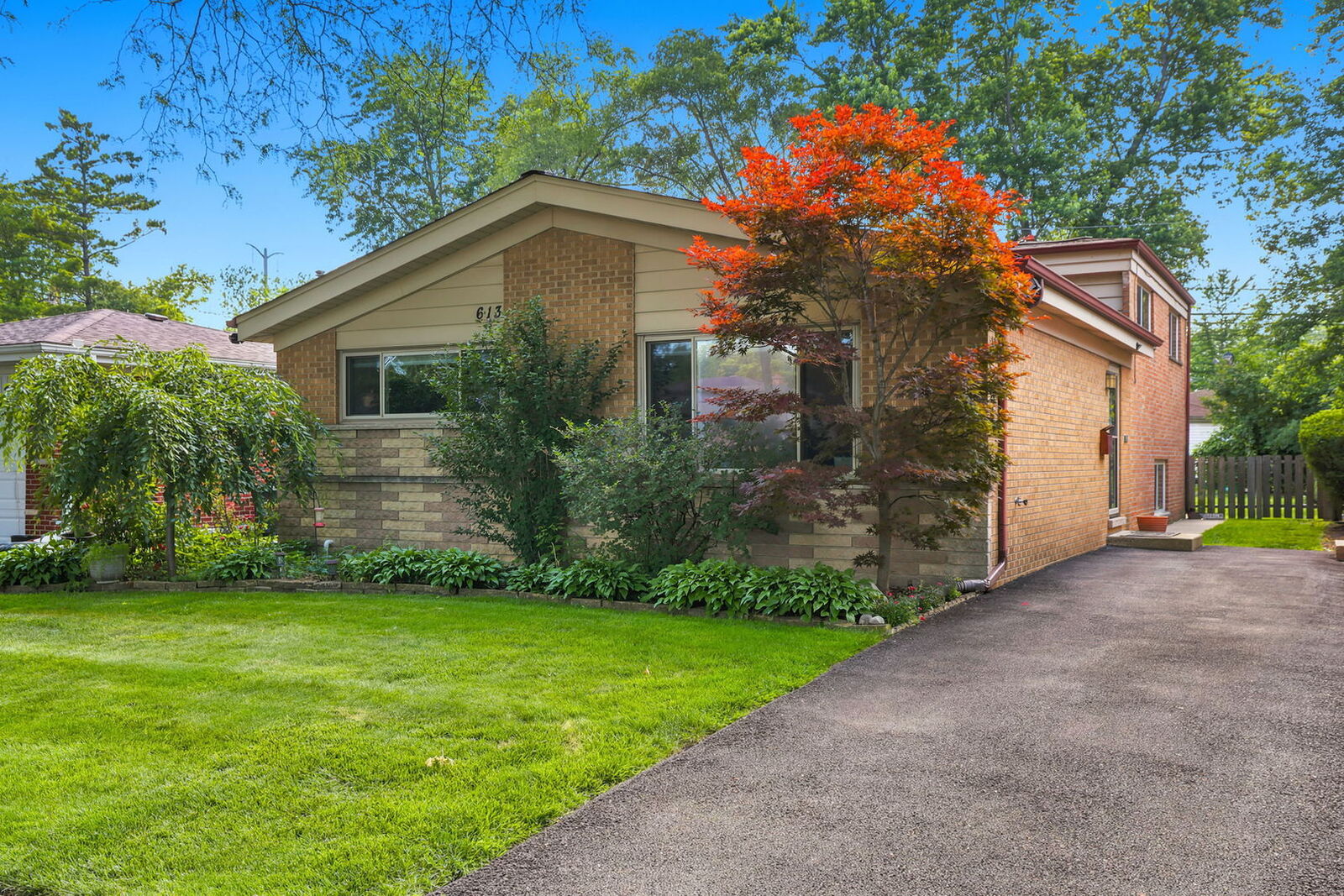 Property Photo:  613 Leamington Avenue  IL 60091 